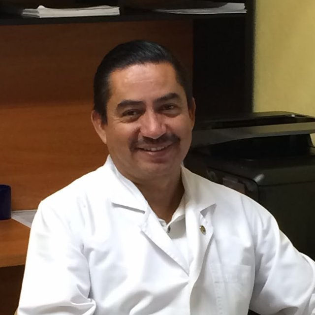 Dr. Honorio Olvera, cirujano maxilofacial de METLICH Centro de Odontología